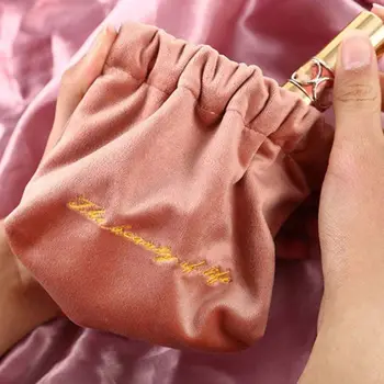 Kadınlar için Uygun Makyaj Çantası Küçük Kadife Basit saklama çantası Ruj Kılıfı Seyahat makyaj çantası Kadın Kozmetik Çantası
