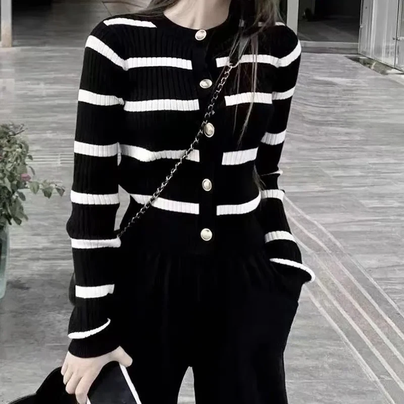 Çizgili Hırka Kadınlar İçin 2023 Sonbahar Kore Moda Kazak Uzun Kollu Örgü Hırka Vintage Düğme pardösü Siyah Triko Y2K - 5